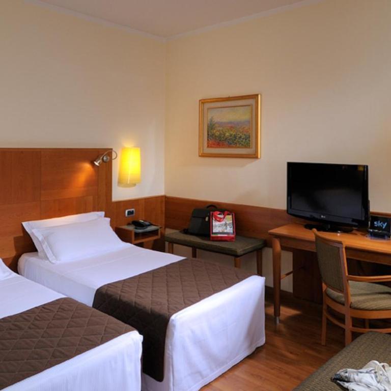 Hotel Master - Camera Doppia con Letti Singoli - 4