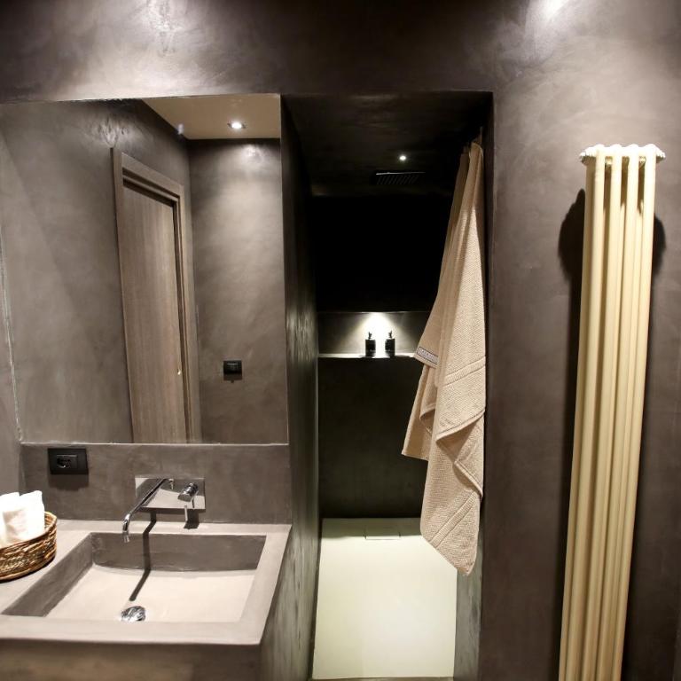 Casa Nostra Luxury Suites & Spa - Camera Matrimoniale Deluxe con Balcone - 11