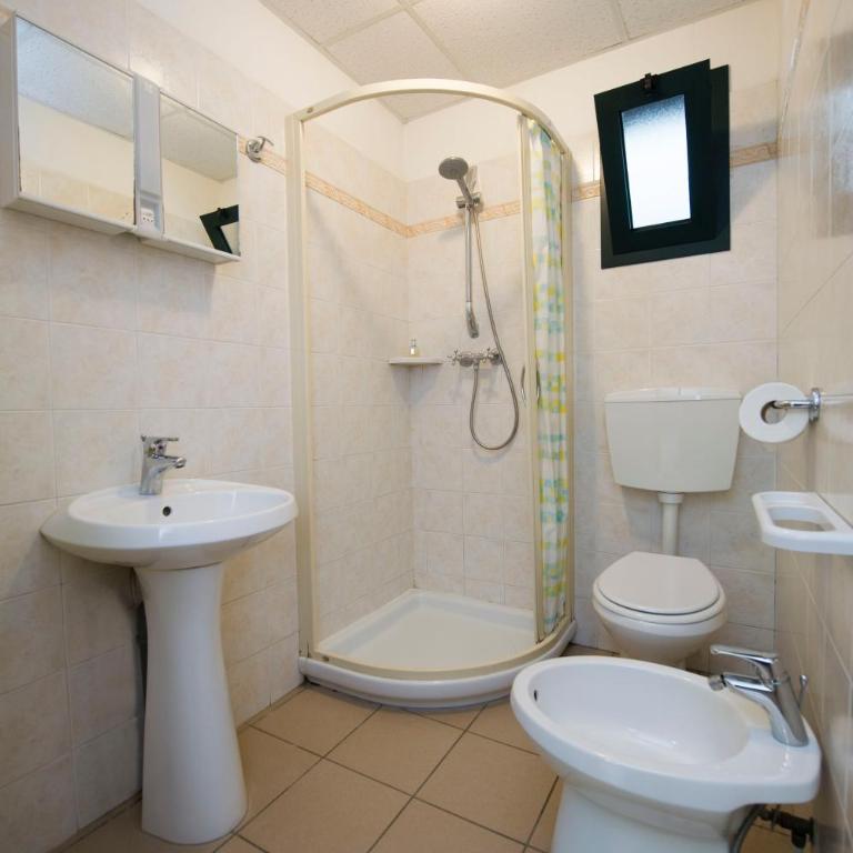 Camping La Pineta - Bungalow Standard - 2