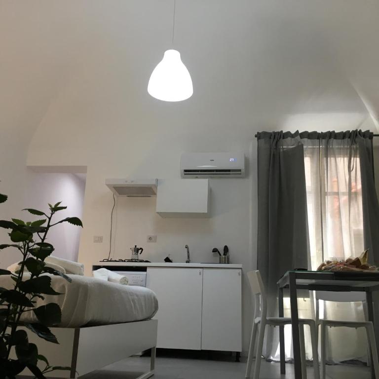 FREE FLAT - One-Bedroom Apartment - 4