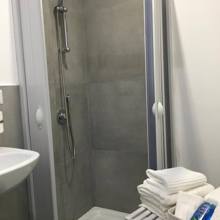 FREE FLAT - One-Bedroom Apartment - 9
