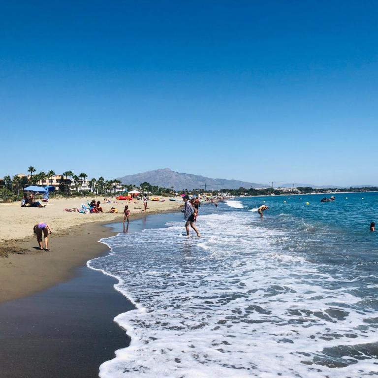 Amazing Two Bedroom Apartment in Los Flamingos, Marbella - Apartamento de 2 dormitorios - 13