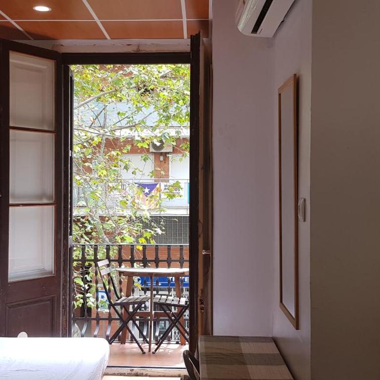 Barcelona Rooms 294 - Habitación Familiar con baño privado, balcón y zona de cocina - 4