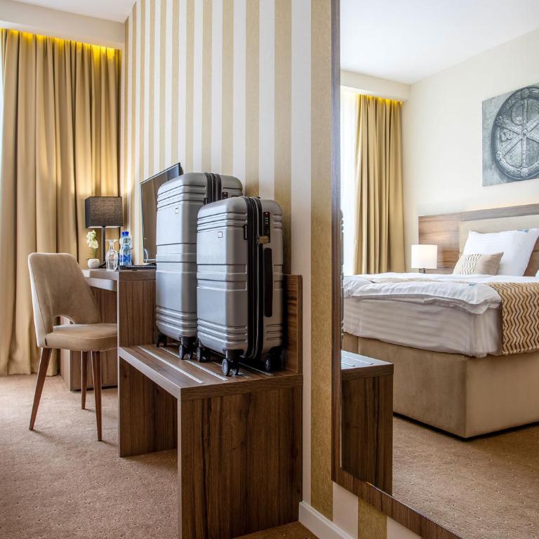 Hotel Nais - Standardna Dvokrevetna Soba sa Bračnim Krevetom - 3