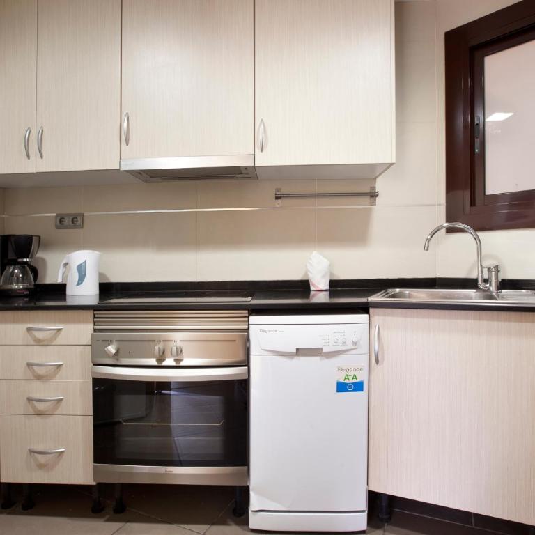 Suite Home Sagrada Familia - Three-Bedroom Apartment with Sagrada Familia View - 3