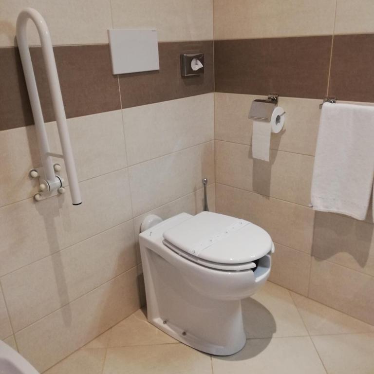 Hotel Bella Lazise - Camera Familiare con Giardino Privato - 2