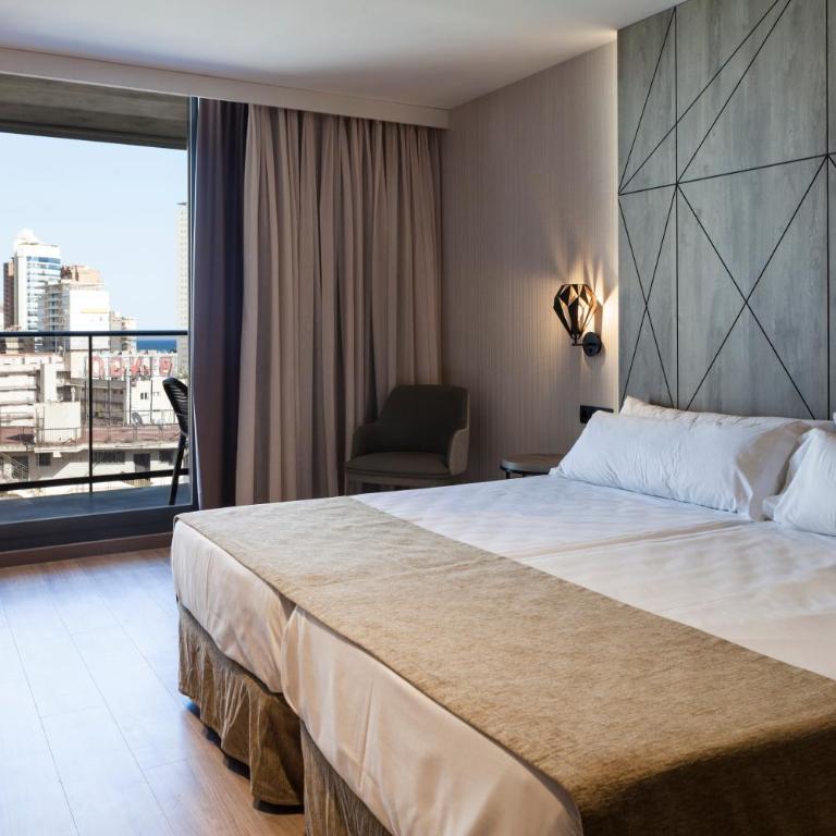 Hotel Bristol 4 Sup - Habitación Doble Superior con vistas a la ciudad - 1 o 2 camas - 1