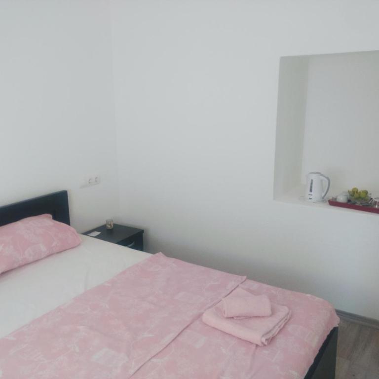 Guesthouse Flaghome - Dvokrevetna Soba sa Bračnim Krevetom i Sopstvenim Kupatilom - 3