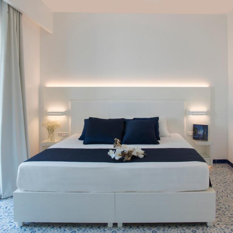 Lloyd's Baia Hotel - Junior Suite - 1