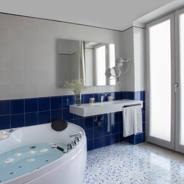 Lloyd's Baia Hotel - Junior Suite - 2