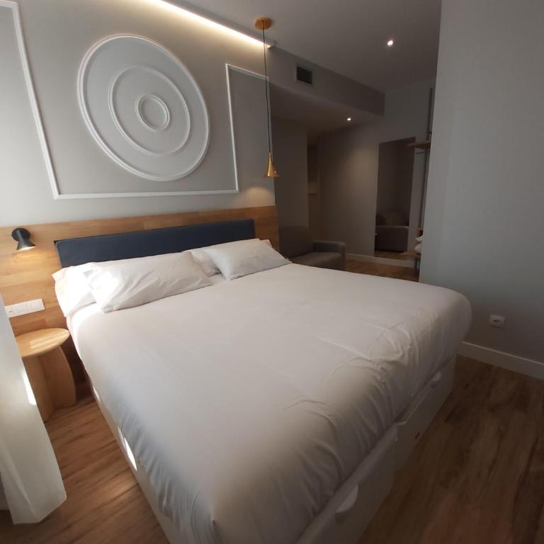 Habital Suites - Camera King Superior - 11