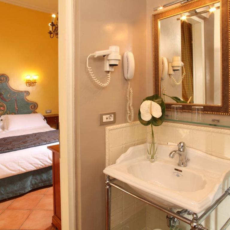Hotel Mozart - Camera Matrimoniale/Doppia con Letti Singoli - Via dei Greci 23 - 7