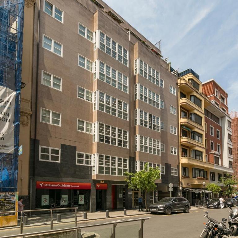 Heros by Forever Rentals - Two-Bedroom Apartment - 14