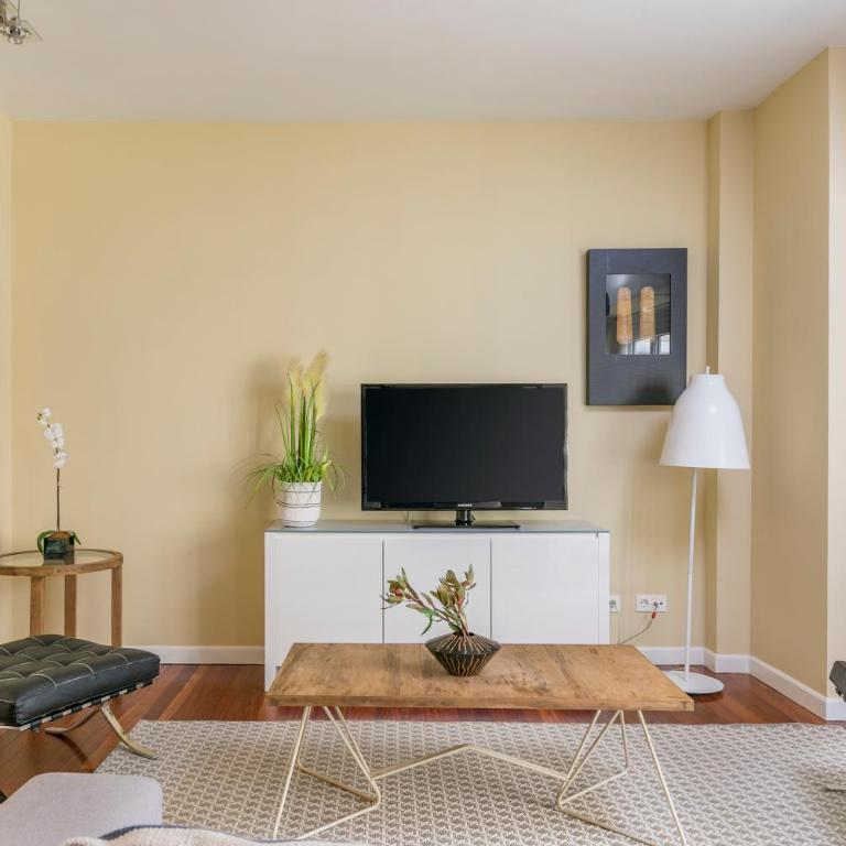 Heros by Forever Rentals - Two-Bedroom Apartment - 10