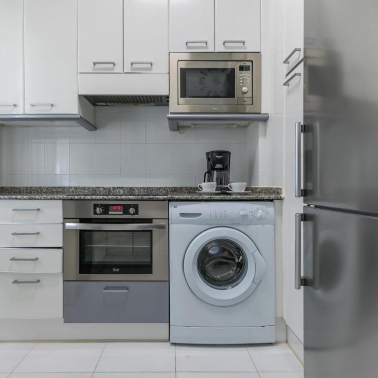 Heros by Forever Rentals - Two-Bedroom Apartment - 25
