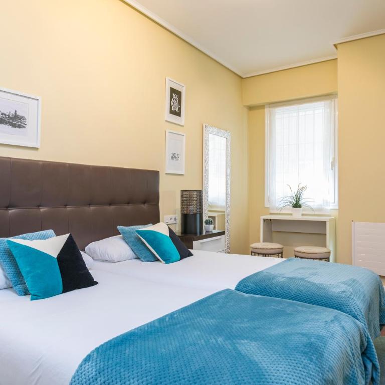 Heros by Forever Rentals - Two-Bedroom Apartment - 3