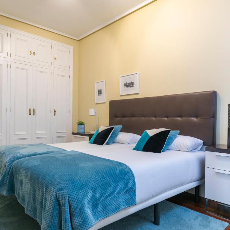 Heros by Forever Rentals - Two-Bedroom Apartment - 21