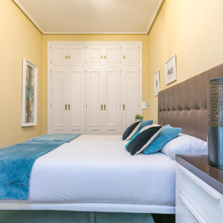 Heros by Forever Rentals - Two-Bedroom Apartment - 19