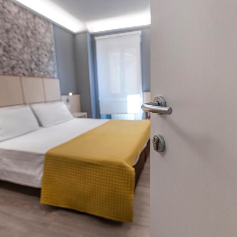 Albergo Aurora - Camera Matrimoniale/Doppia con Letti Singoli - 8
