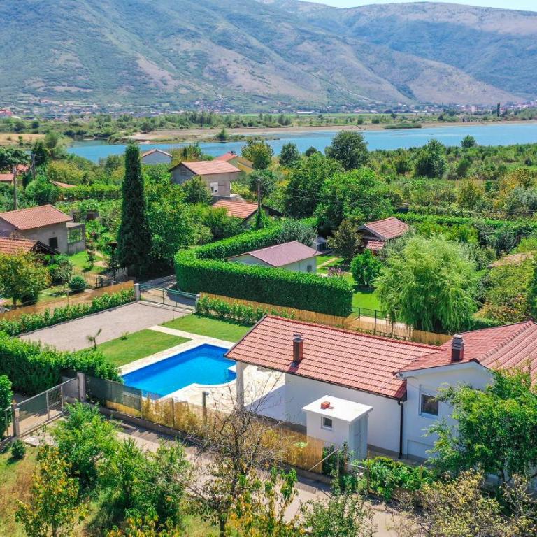 Villa Mirna - Two-Bedroom House - 33