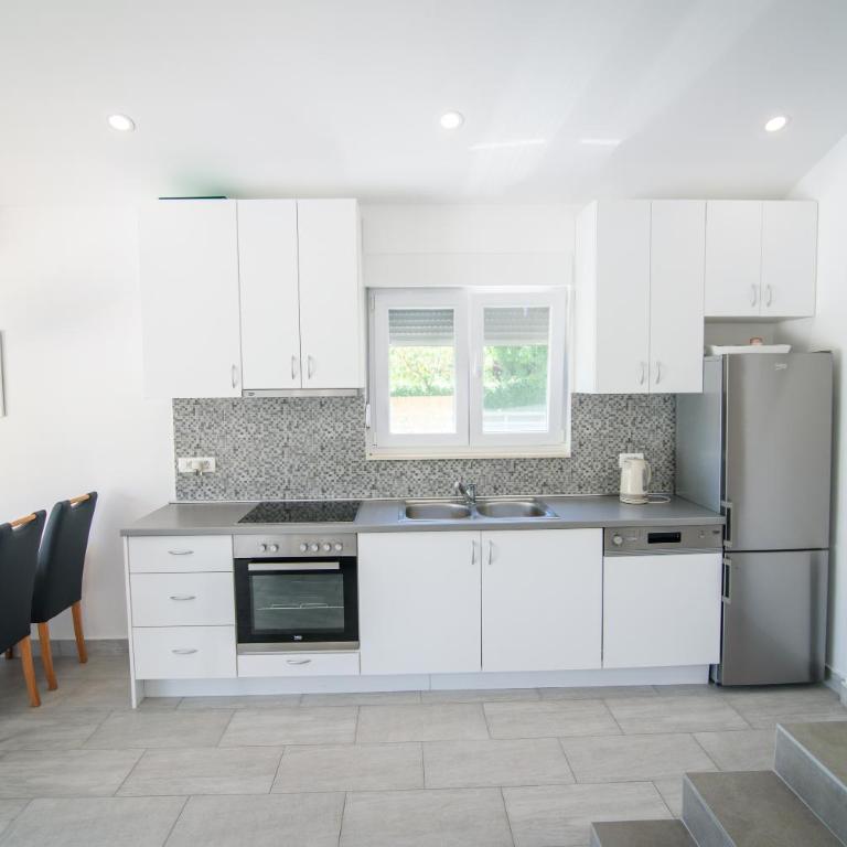 Villa Mirna - Two-Bedroom House - 16