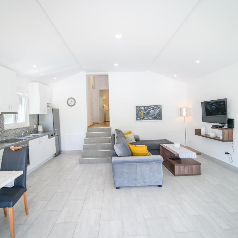 Villa Mirna - Two-Bedroom House - 15