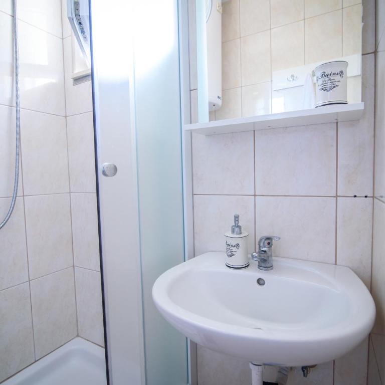 Villa Mirna - Two-Bedroom House - 47