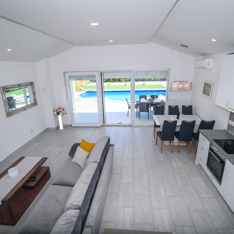 Villa Mirna - Two-Bedroom House - 10