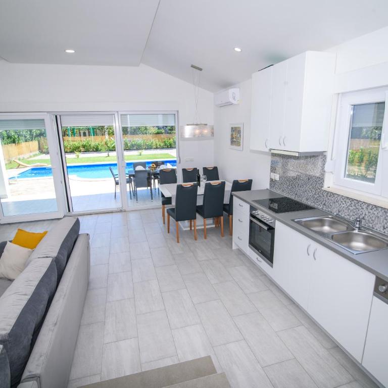Villa Mirna - Two-Bedroom House - 13