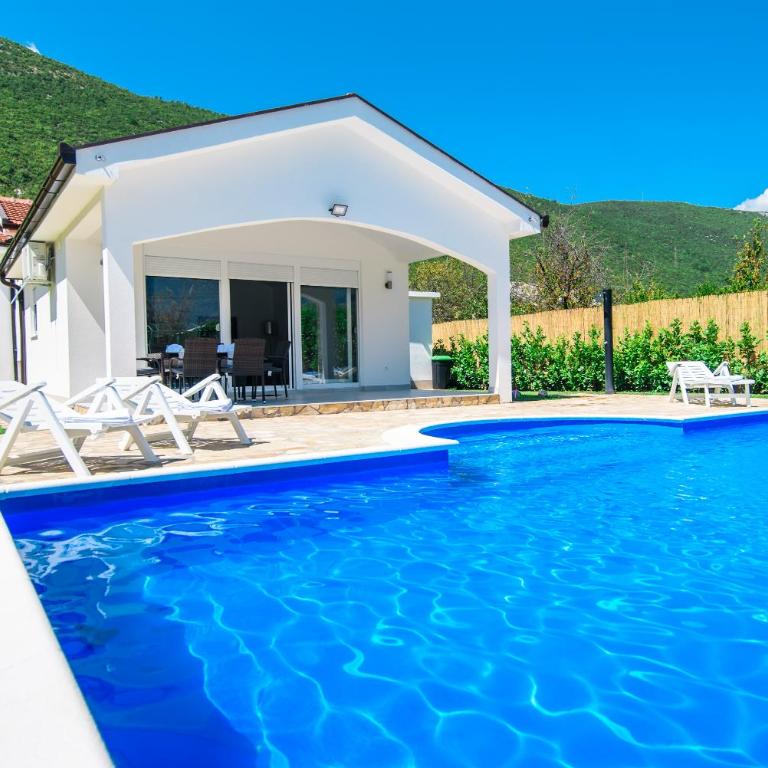 Villa Mirna - Two-Bedroom House - 35