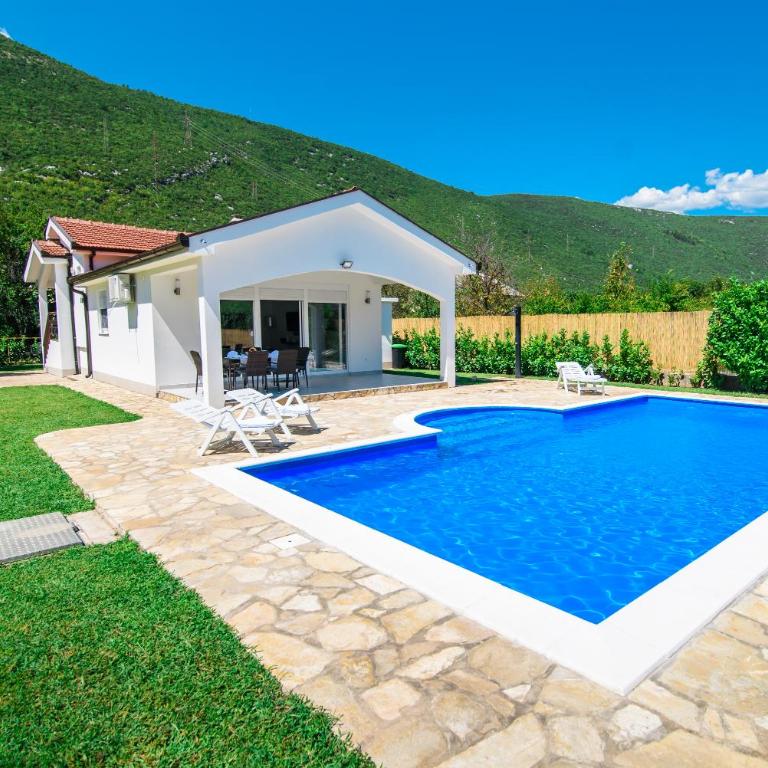 Villa Mirna - Two-Bedroom House - 4