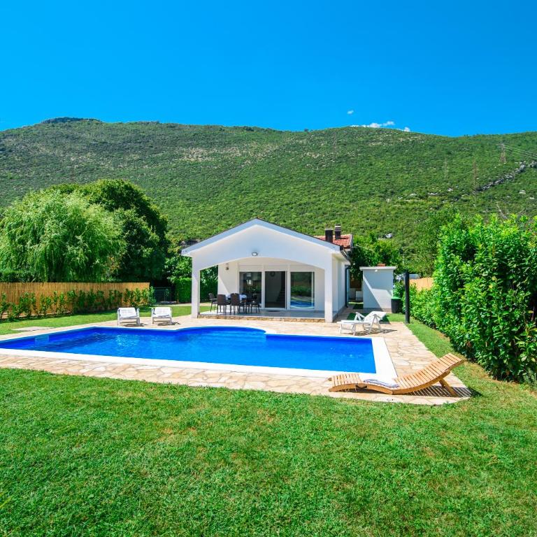 Villa Mirna - Two-Bedroom House - 39