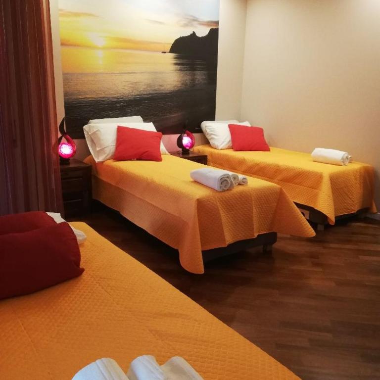 La Casa di Adele Cagliari B&B - Double or Twin Room with Private External Bathroom With balcony - 3