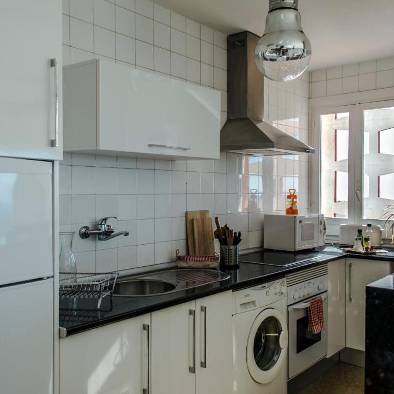 Magnifique vue à 100m de la plage - Three-Bedroom Apartment - 1