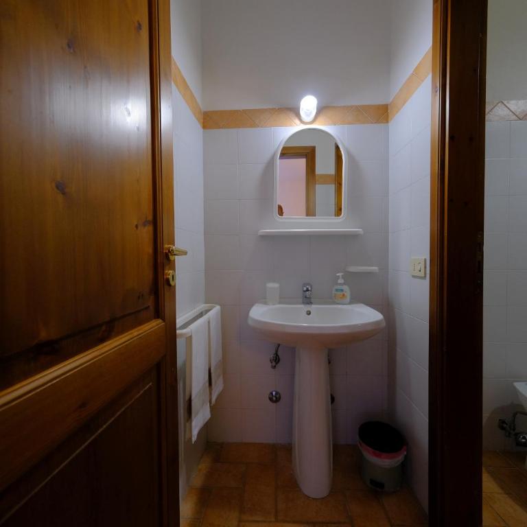 Agriturismo Montegonfoli - Two-Bedroom Apartment with Patio - 12