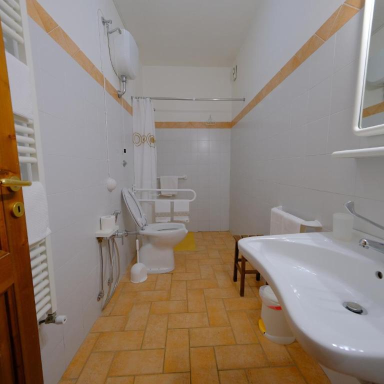 Agriturismo Montegonfoli - Two-Bedroom Apartment with Patio - 15