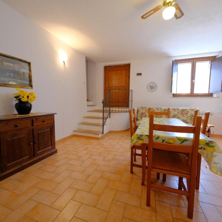 Agriturismo Montegonfoli - Two-Bedroom Apartment with Patio - 6