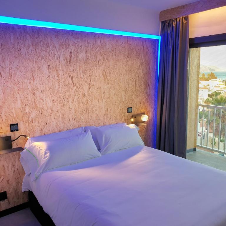 MB Hostels Premium ECO - Adults Recommended - Habitación Doble con balcón y vistas al mar - 1