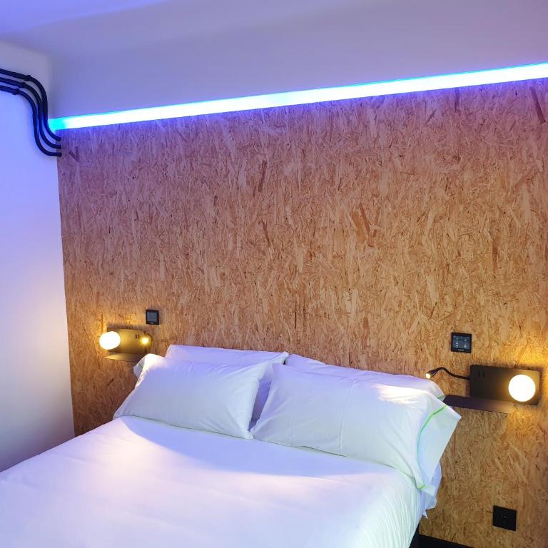 MB Hostels Premium ECO - Adults Recommended - Habitación Doble con balcón - 2