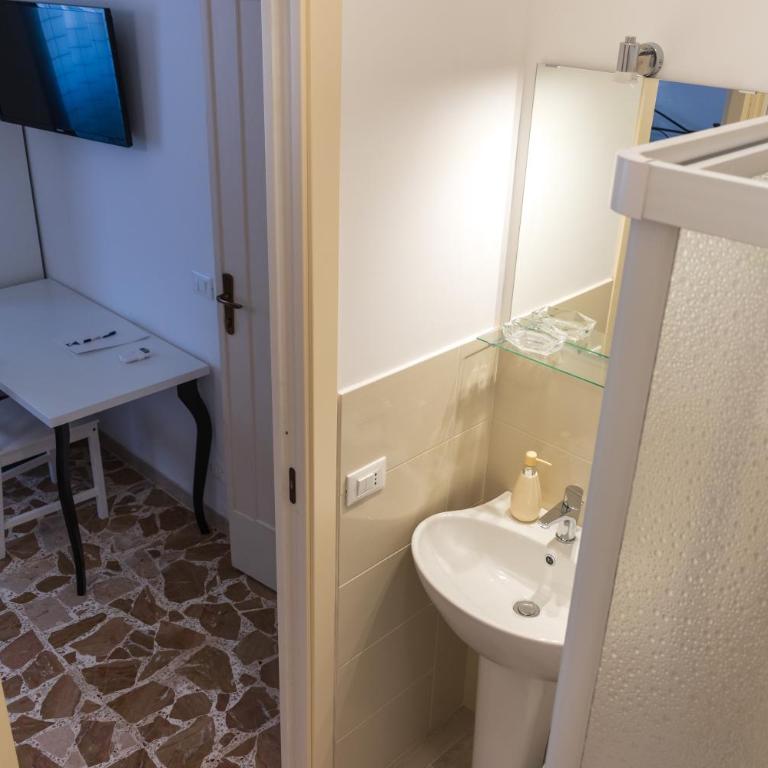 La Casa dei Limoni - Camera Quadrupla con Bagno Privato - 4