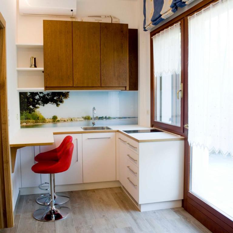 Front Lake Studio with Loft Bed and Pool - Monolocale Standard - 2