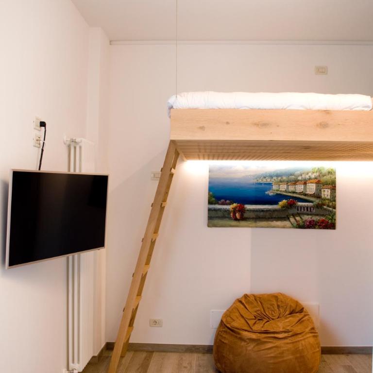 Front Lake Studio with Loft Bed and Pool - Monolocale Standard - 3