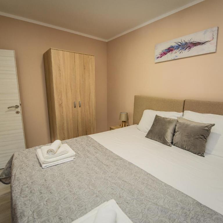 Apartment Vrutak - Three-Bedroom Apartment - 4