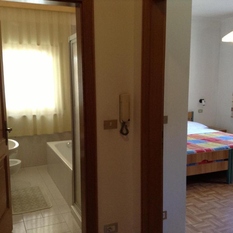 Verda Val - Camera Matrimoniale con Bagno in Comune - Dependance - 10