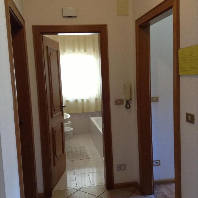 Verda Val - Camera Matrimoniale con Bagno in Comune - Dependance - 11