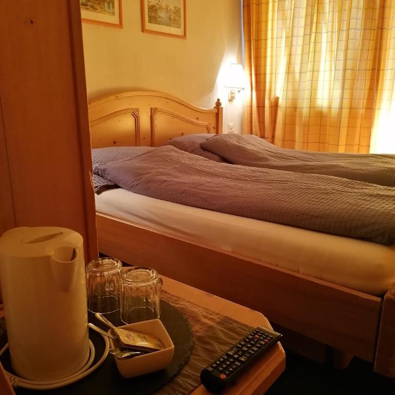 Petit Helvetia Budget Hotel - Budget Doppelzimmer - 1