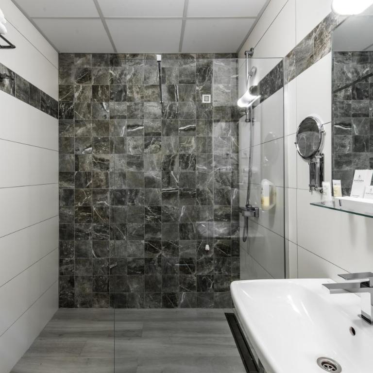 Hotel Fontana Vrnjačka Banja - Deluks Suite sa Spa Kadom - 1