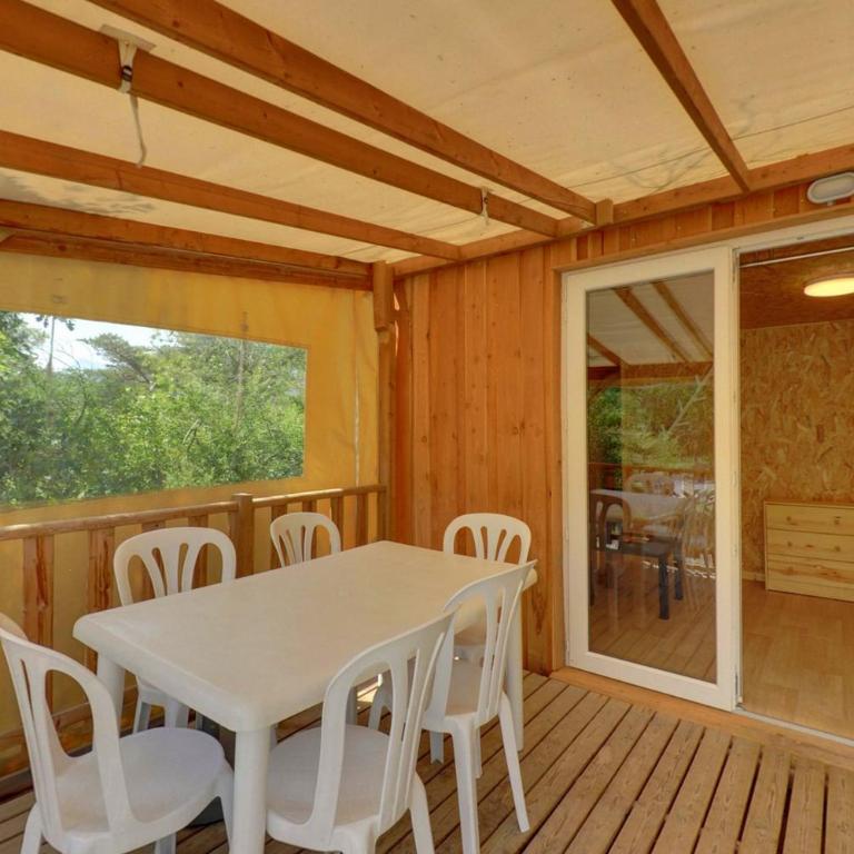 Camping le Petit Liou Sites & Paysages - Bungalow with Patio - 2
