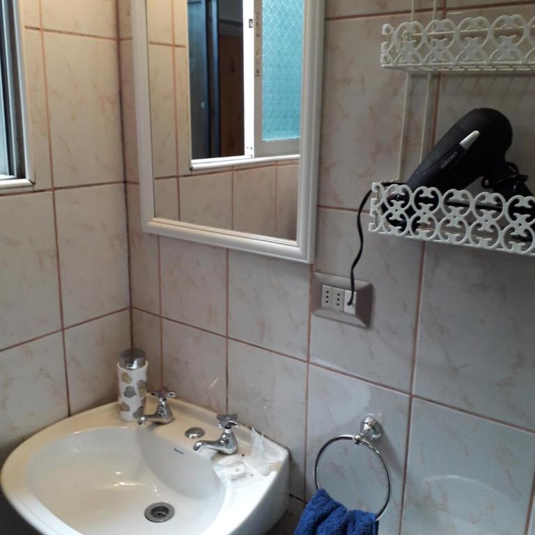 Apart-Hotel Colonia-Königsberg ESTACIONAMIENTO Deptos Completos Ubicado En El Centro De Valdivia AIRE ACONDICIONADO - Apartamento - 5