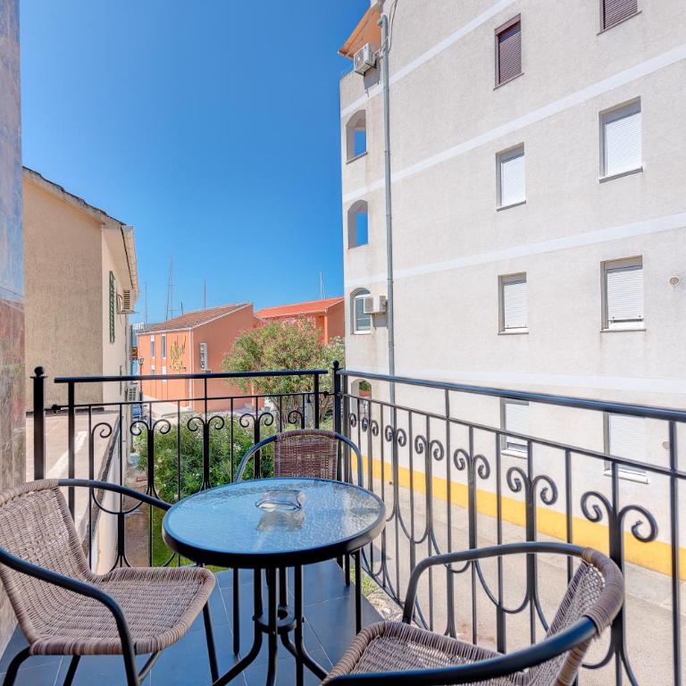 Apartmani Obala Tivat - Apartman sa Balkonom - 4